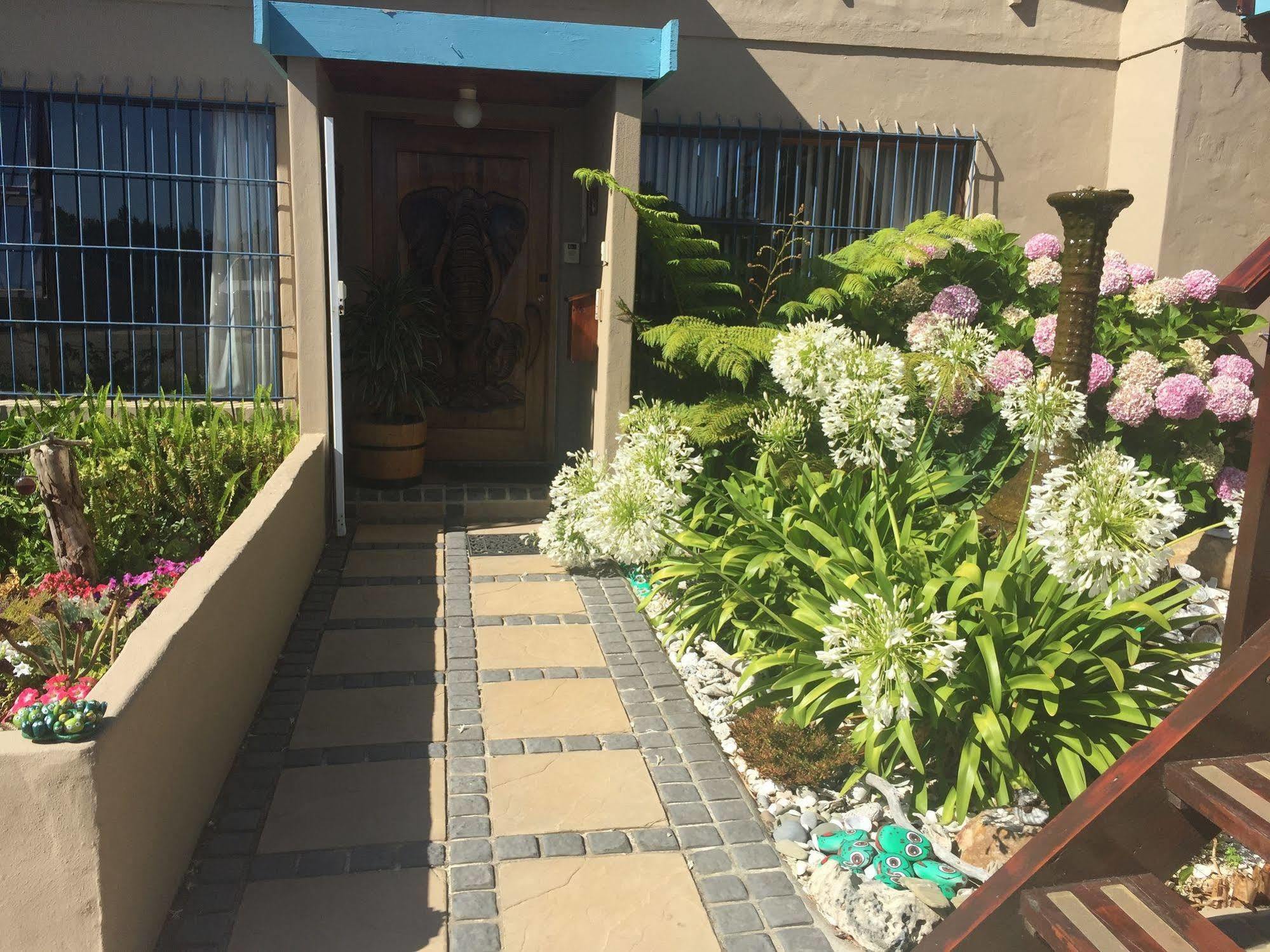 Fisherhaven Travellers Lodge Hermanus Exterior foto